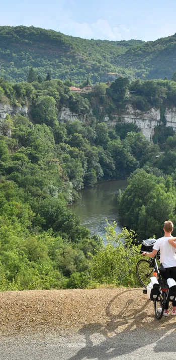 Surplomb sur la vallée de l'Aveyron