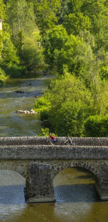 Pont à Saint-Céneri le Gérei