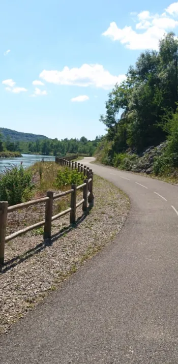 viarhona-piste-cyclable-rhone.jpeg
