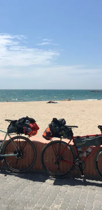 Arrivée à vélo à la mer Méditerranée 