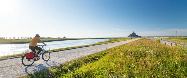 Arrivée à vélo au Mont-Saint-Michel