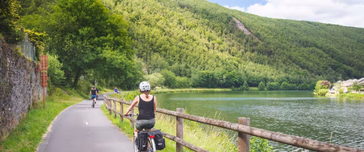 Voie verte sur l'itinéraire de la Meuse à vélo vers Monthermé