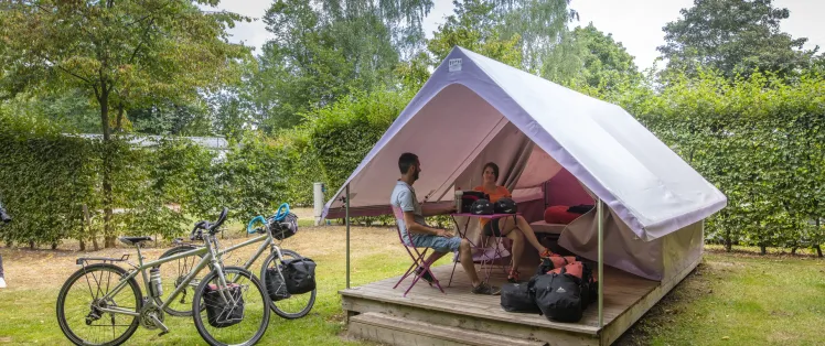 Camping Accueil Vélo avec hutte pour les cyclistes à Jumièges