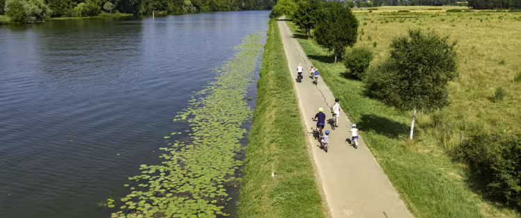 Sur la Voie Bleue en arrivant à Saint-Jean-de-Losne