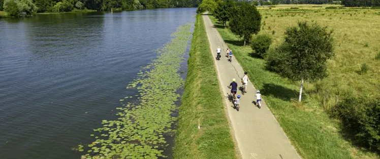 Sur la Voie Bleue en arrivant à Saint-Jean-de-Losne