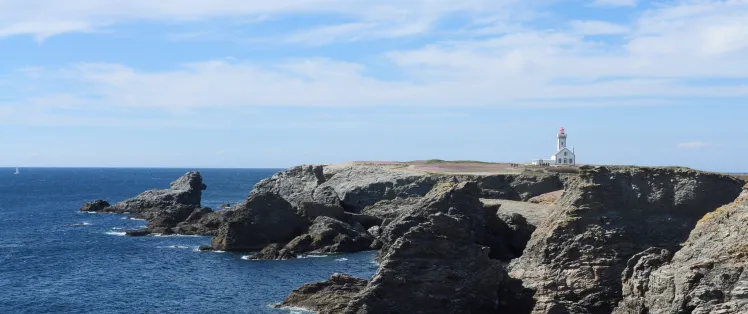 falaise-phare-des-poulains.jpg