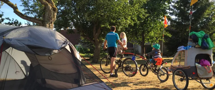 En famille à vélo sur le Canal de Bourgogne