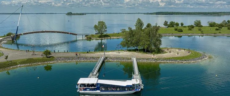 Embarcadère sur le lac du der