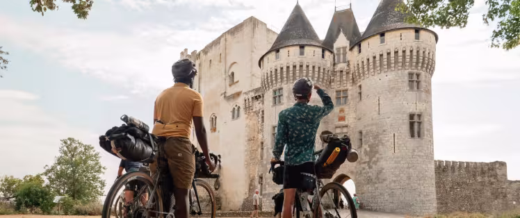 Arrivée au château de Nogent-le-Rotrou sur La Véloscénie