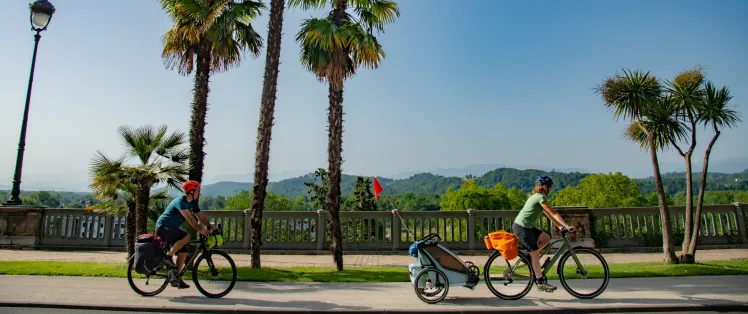 Une remorque vélo pour transporter son enfant