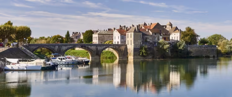 Verdun-sur-le-Doubs_la Saône et les bateaux de plaisance à la halte nautique