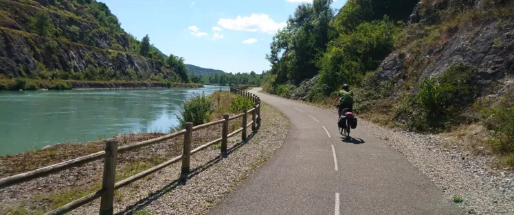 viarhona-piste-cyclable-rhone.jpeg