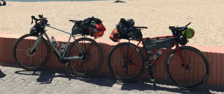 Arrivée à vélo à la mer Méditerranée 