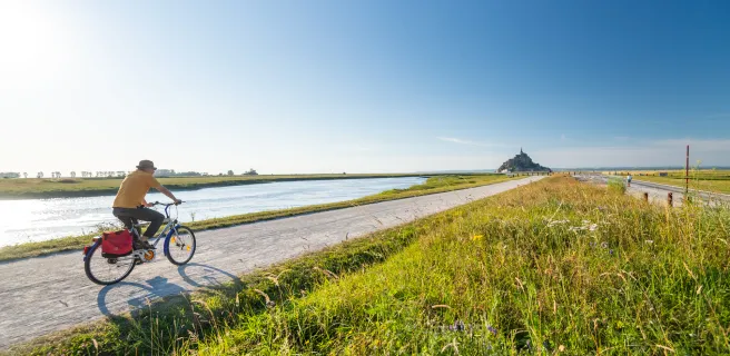 Arrivée à vélo au Mont-Saint-Michel