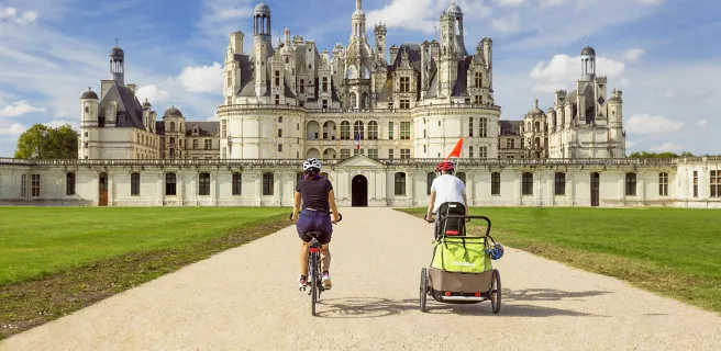 Cyclistes arrivant à Chambord - Rando Vélo
