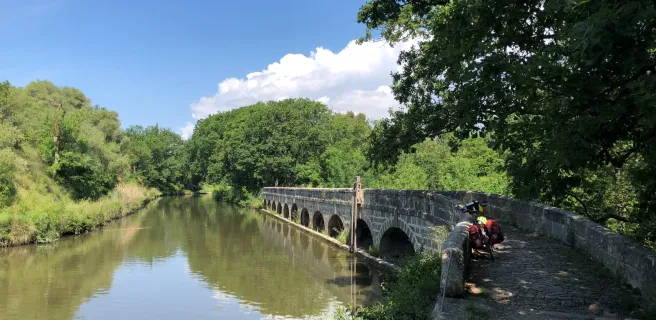 Le pont neuf de la Redorte sur le canal du Midi