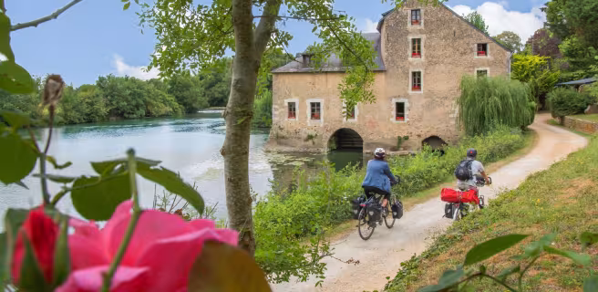 Cyclotouristes près de Durtal