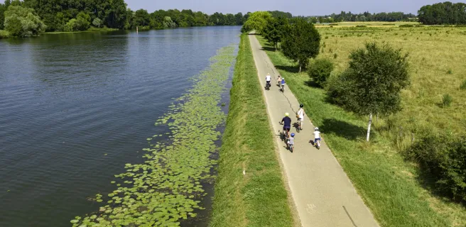 Sur la Voie Bleue en arrivant à Saint-Jean-de-Losne