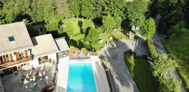 Vue du ciel piscine - terrasse