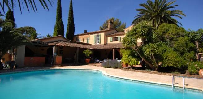 Gîtes avec piscine à La Londe les Maures