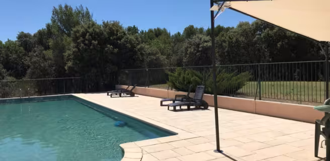 Grande piscine commune de 15 x 6 m