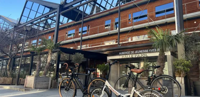 Auberge de Jeunesse_ Yves Robert