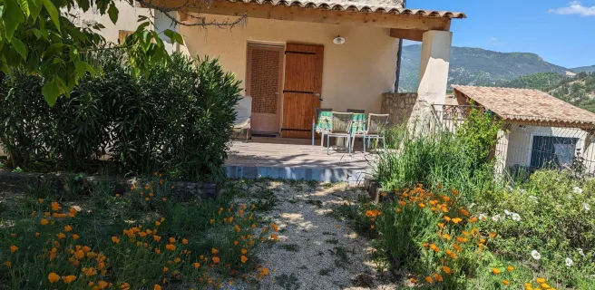 GITE LE TILLEUL POUR 2 PERSONNES
A COTE LE BASSIN AVEC LE BARBECUE