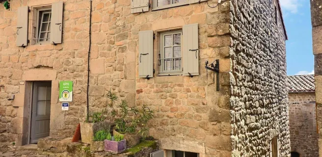 Gîte Les Ruches au coeur du village de caractère
