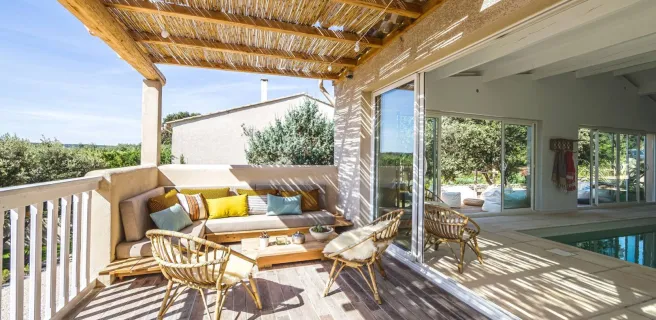 une villa dans son jardin méditerranéen