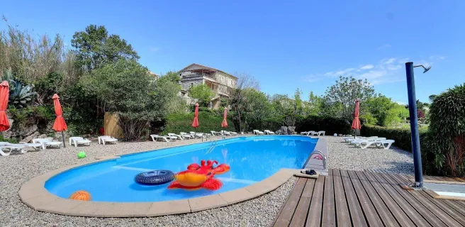 Le Mas Boyer avec grand parc arboré et piscine commune