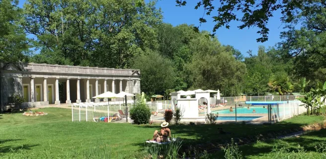 Piscine et espaces vert