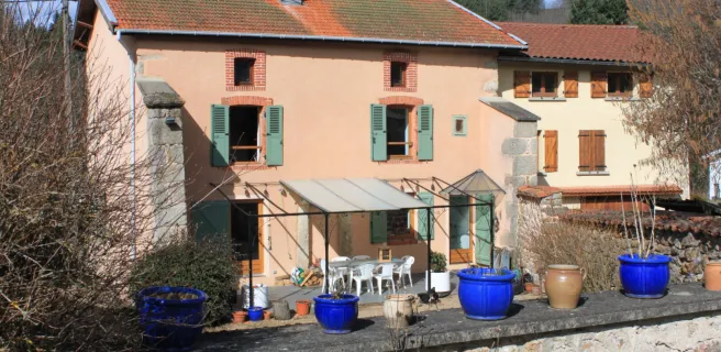 Vue de la maison, à droite votre chambre d'hôtes