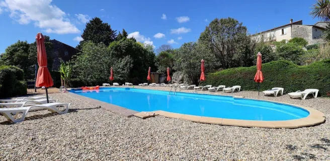 Le Mas Boyer grand parc arboré avec piscine commune