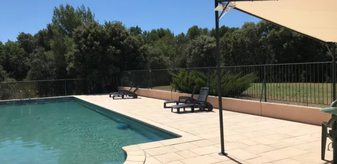 Grande piscine commune de 15 x 6 m