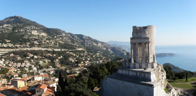 Vue sur le Trophée d'Auguste