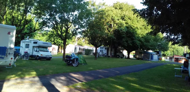 Camping Vallée du Thoré tente caravane camping car