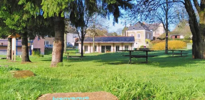 Sur la rive de pont miny