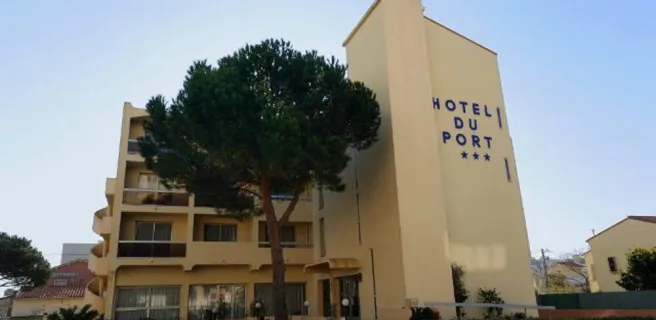 Hotel du Port facade
