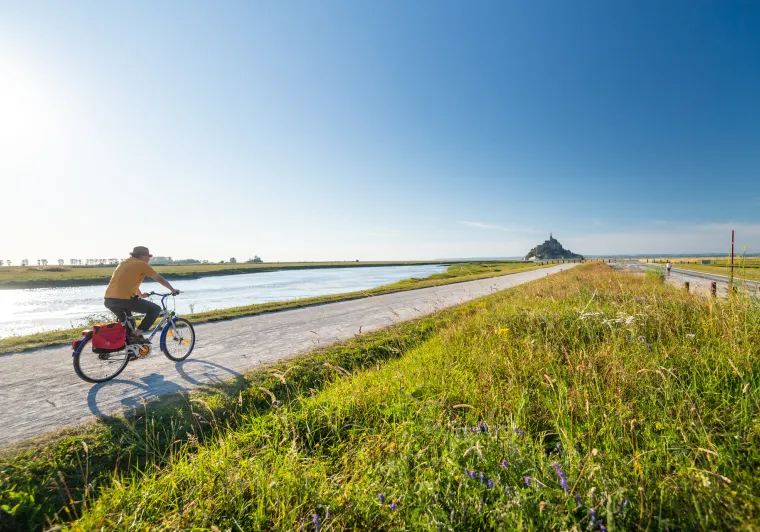 Arrivée à vélo au Mont-Saint-Michel