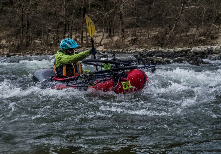 Traversée des gorges de l'Ardèche en bikeraft