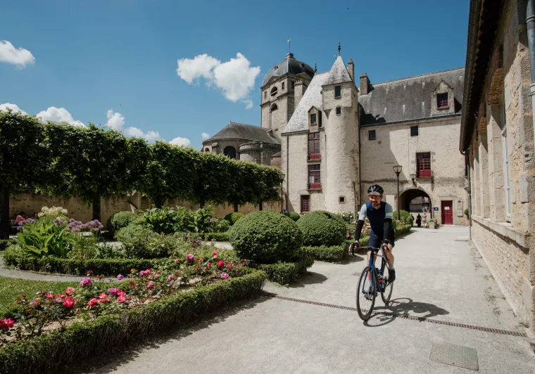 Matthieu Tordeur à vélo à Alençon