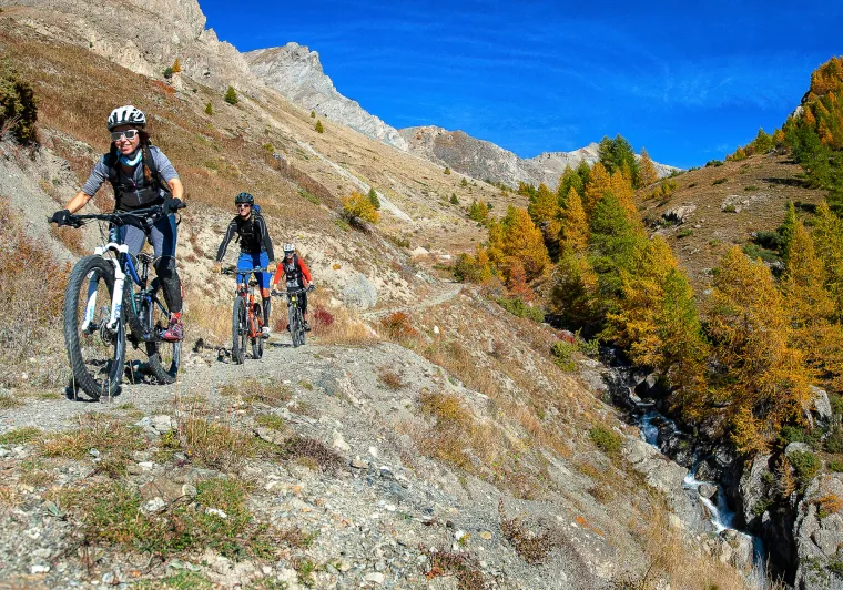 Sentier sur la Grande Traversée l'Alpes-Provence