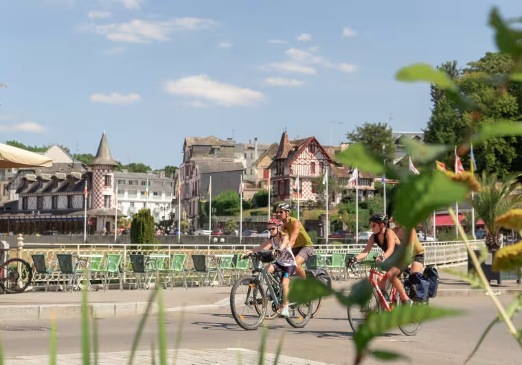 Cyclistes à Bagnoles de l'Orne