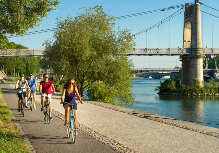 Les berges du Rhône à vélo à Lyon