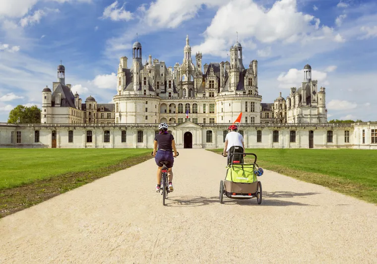 Cyclistes arrivant à Chambord - Rando Vélo