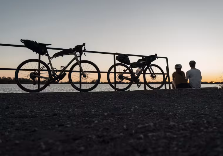 Coucher de soleil sur ViaRhôna à Port Saint Louis du Rhône - Gravel