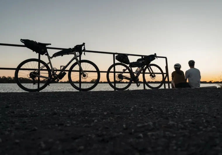Coucher de soleil sur ViaRhôna à Port Saint Louis du Rhône - Gravel