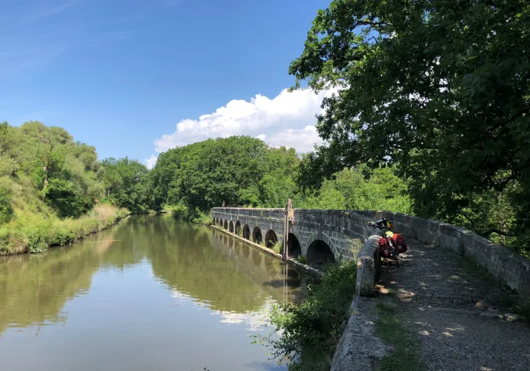 Le pont neuf de la Redorte sur le canal du Midi