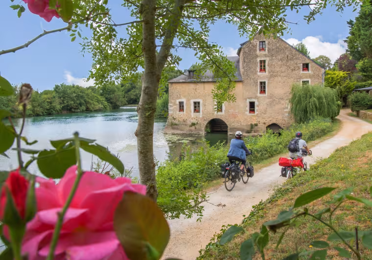 Cyclotouristes près de Durtal