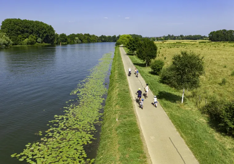 Sur la Voie Bleue en arrivant à Saint-Jean-de-Losne